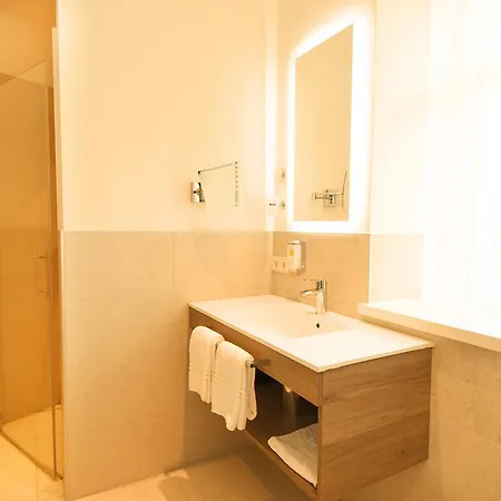 Alte Rathaus Hotel 3*